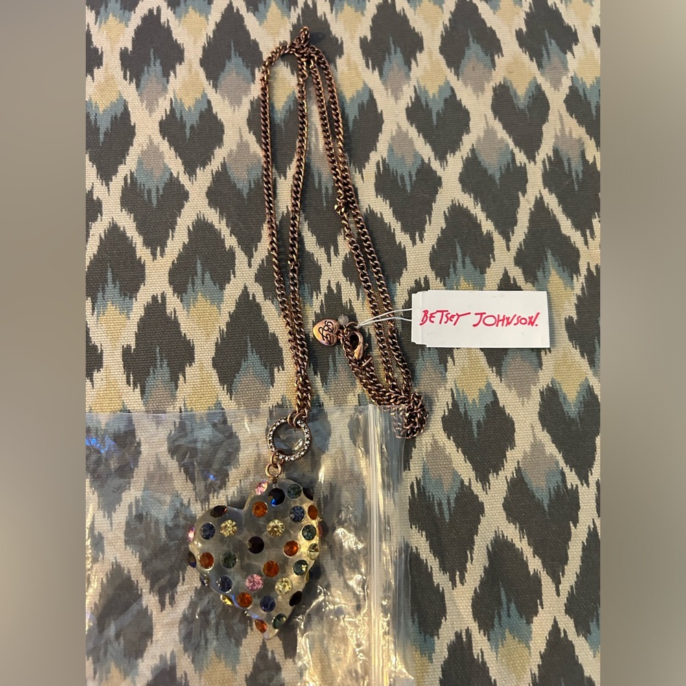 NWT Betsey Johnson Mixed Multi-Colored Stone Lucite Heart Long Pendant Necklace